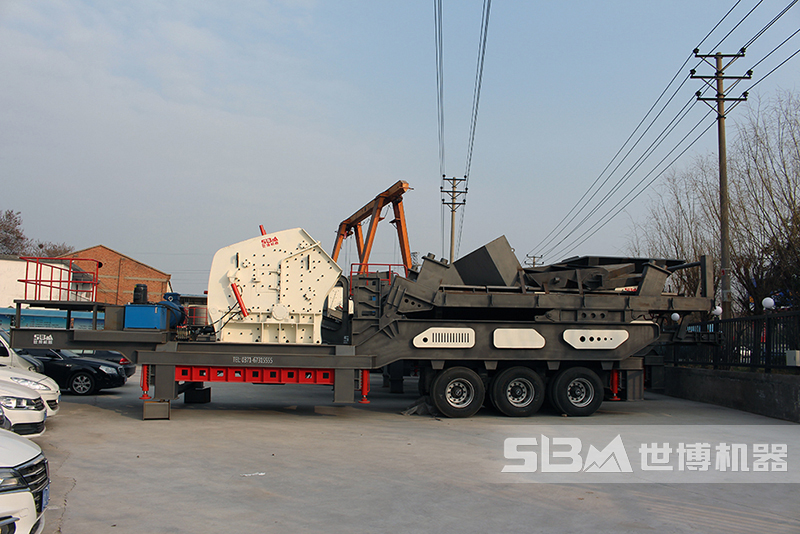 反擊移動破碎機(jī)