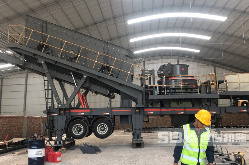 移動(dòng)生產(chǎn)砂子石子的機(jī)器