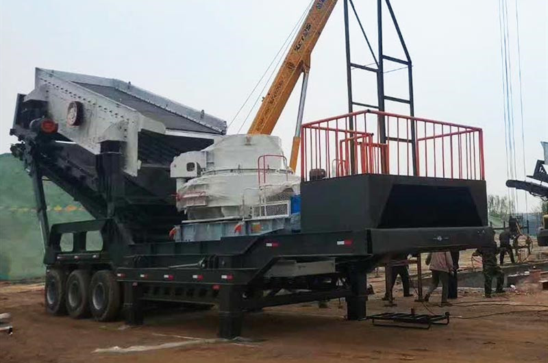 移動(dòng)鵝卵石碎石制砂機(jī)安裝現(xiàn)場