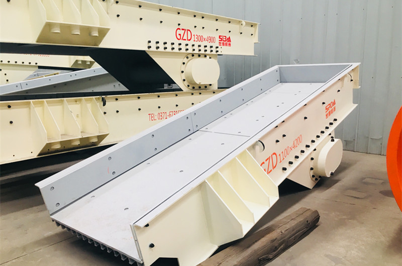 大型石料給料機(jī)設(shè)備車間圖，GZD1300x4900型號(hào)