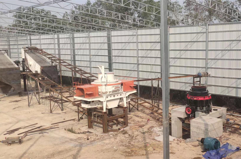 沙場生產(chǎn)現(xiàn)場，機(jī)制砂設(shè)備
