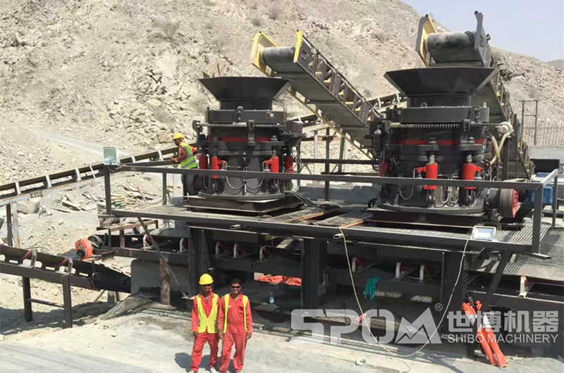 兩臺(tái)多缸液壓圓錐破碎機(jī)