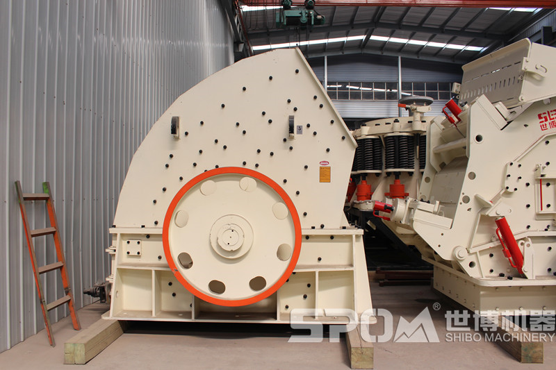 廢舊水泥塊破碎機(jī)，重錘式破碎機(jī)