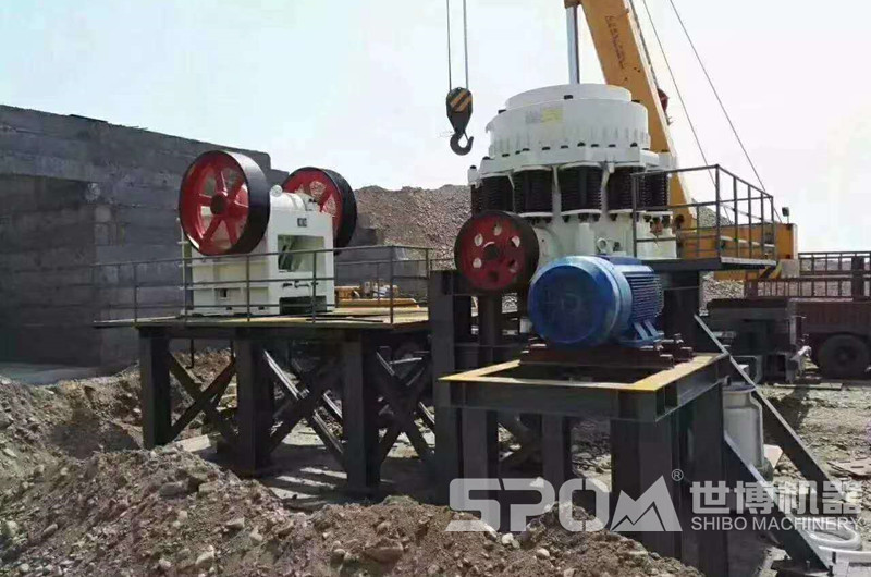 石料廠圓錐破吊裝現(xiàn)場(chǎng)