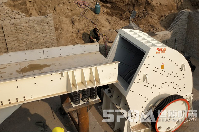 重錘式破碎機(jī)，破碎紅磚一次成型