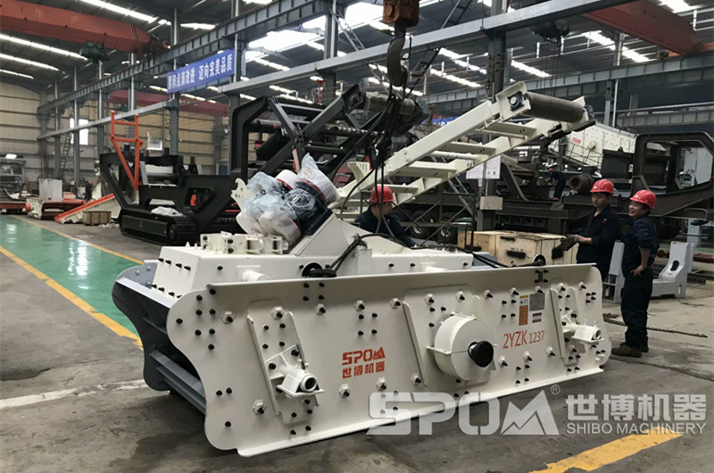 移動振動篩設(shè)備生產(chǎn)車間