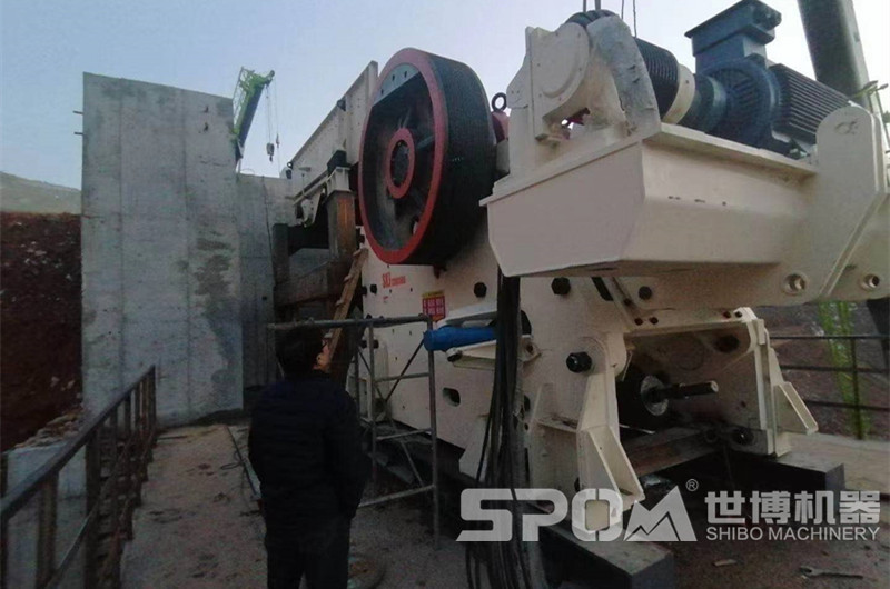 時產(chǎn)900噸JC歐版顎式石子破碎機現(xiàn)場圖
