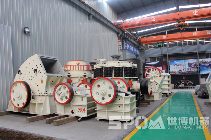 世博砸石子機(jī)、軋石機(jī)車間