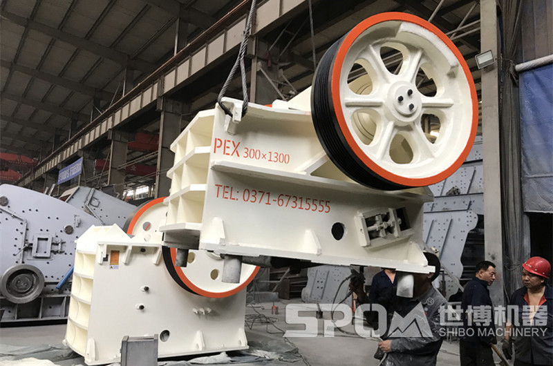 PEX300×1300細顎破碎機，時產(chǎn)70T顎式粉石頭機