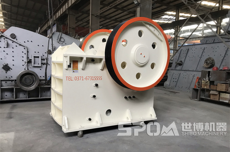 廢舊水泥塊破碎機(jī)，顎式破碎機(jī)