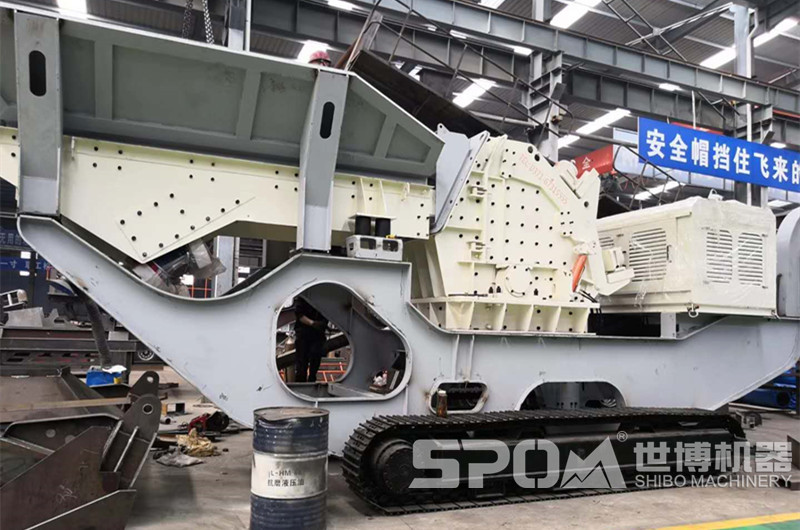 液壓履帶移動破碎機，配置大口反擊破
