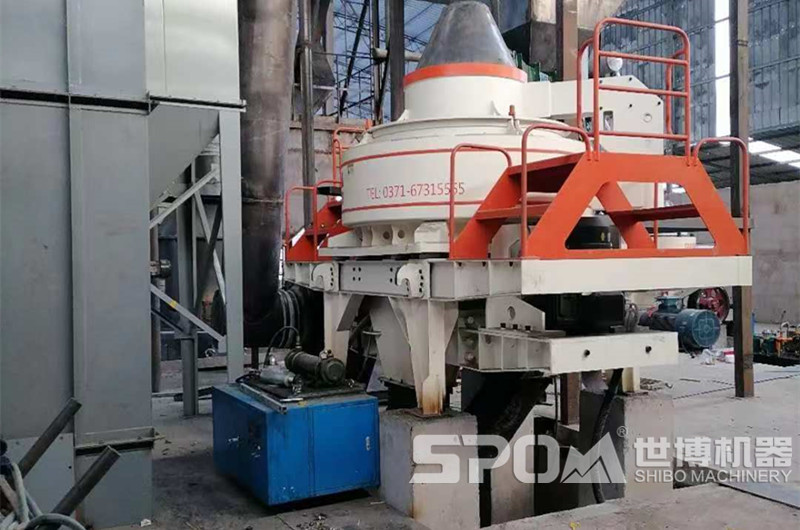 立式?jīng)_擊式破碎機(jī)，破碎制砂機(jī)現(xiàn)場(chǎng)