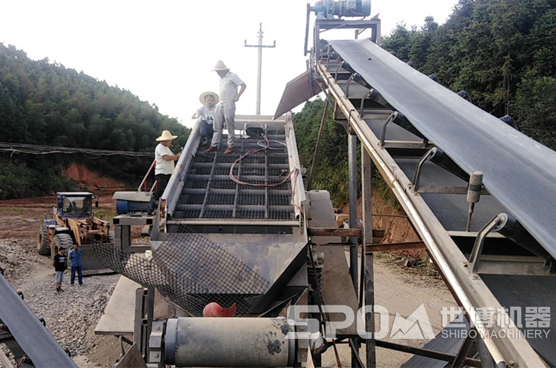振動(dòng)篩安裝現(xiàn)場