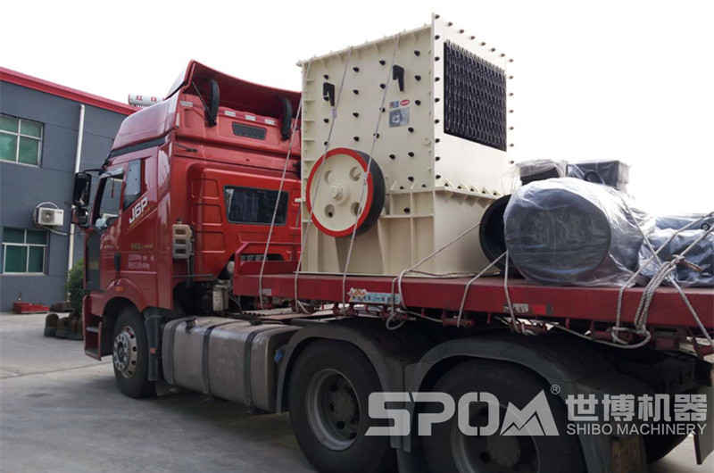 世博廠家箱式破碎機發(fā)貨