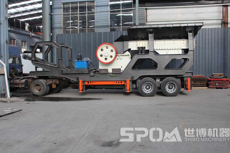 世博小型移動柴油碎石機(jī)