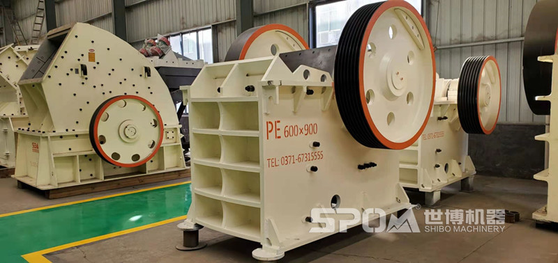 石子破碎機設(shè)備車間