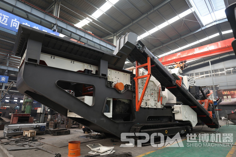 世博履帶移動碎石機(jī)生產(chǎn)車間