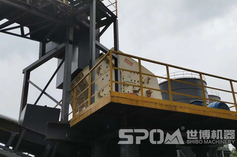 湖南客戶砂石生產(chǎn)線，反擊式破碎機(jī)現(xiàn)場圖