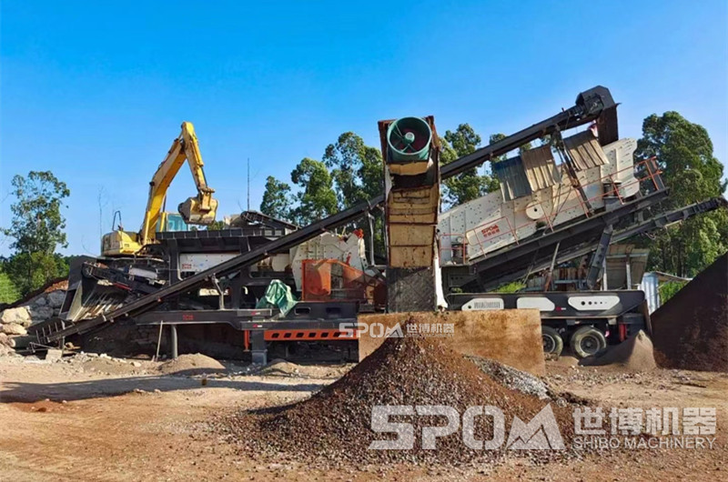 客戶(hù)移動(dòng)式破碎石料生產(chǎn)線現(xiàn)場(chǎng)